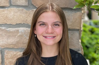 Alissa headshot
